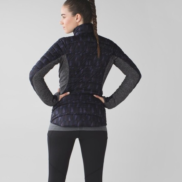 EUC Lululemon Fluff Off Jacket size 8 - Picture 3 of 9